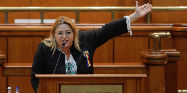 Șoșoacă, executată silit de ANAF: În loc să achite, inventează dușmani și lansează scenarii fanteziste