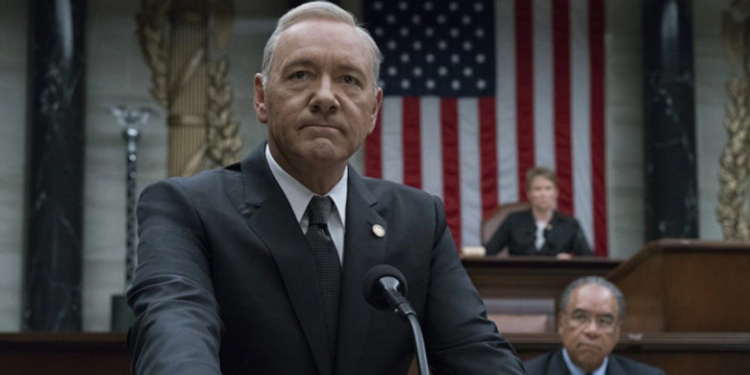 Kevin Spacey trebuie să plătească 31 de milioane de dolari companiei de producţie a serialului „House of Cards”