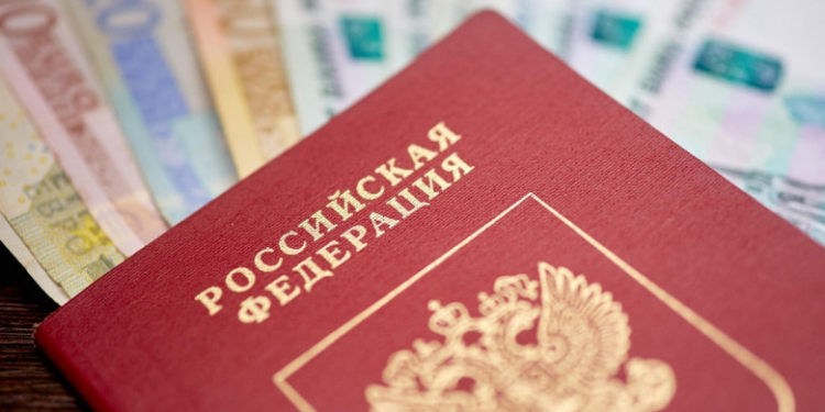 Europa, ultimul tren. Rușii se grăbesc să obțină vize europene, în timp ce UE analizează posibile restricții de călătorie