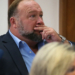 Conspiraționistul Alex Jones primește o nouă sentință. Suma imensă pe care o are de plată acum pentru negarea atacului de la Sandy Hook
