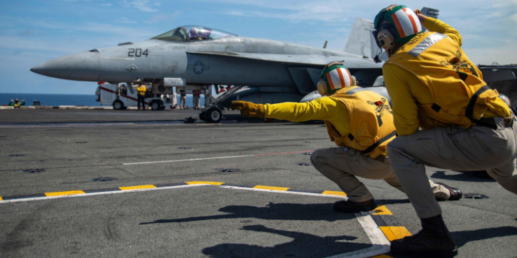 Tensiune în strâmtoarea Taiwan, în așteptarea lui Pelosi. China a ridicat avioane de luptă, SUA au trimis patru nave de război