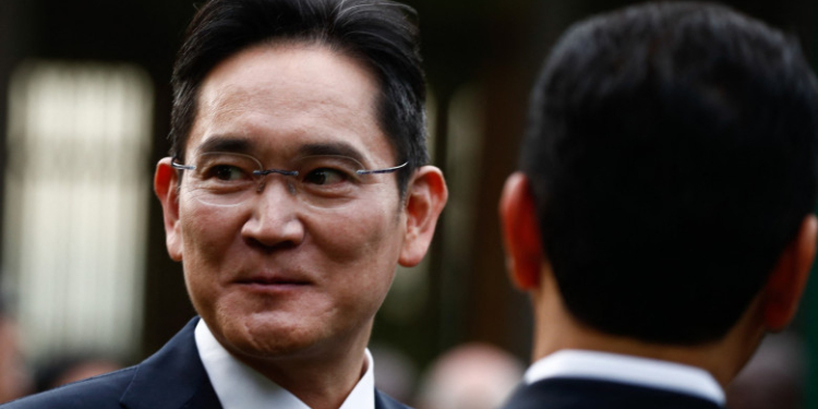 „Prințul moștenitor” al Samsung, condamnat pentru corupție, a fost grațiat pentru a contracara o „criză economică națională”