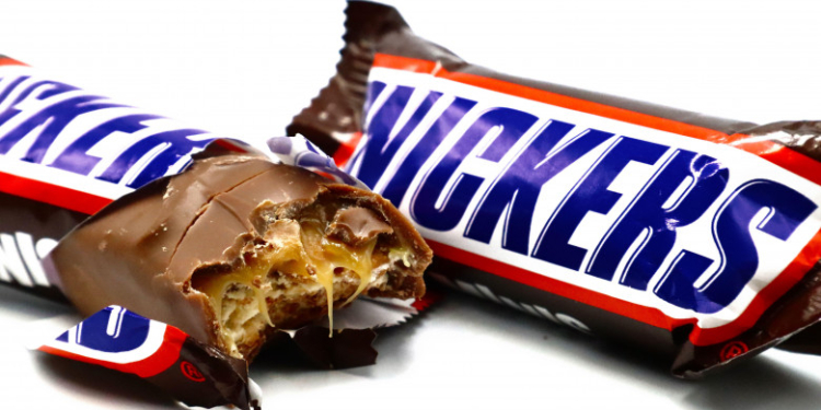 O reclamă la un baton Snickers i-a scos din minți pe chinezi