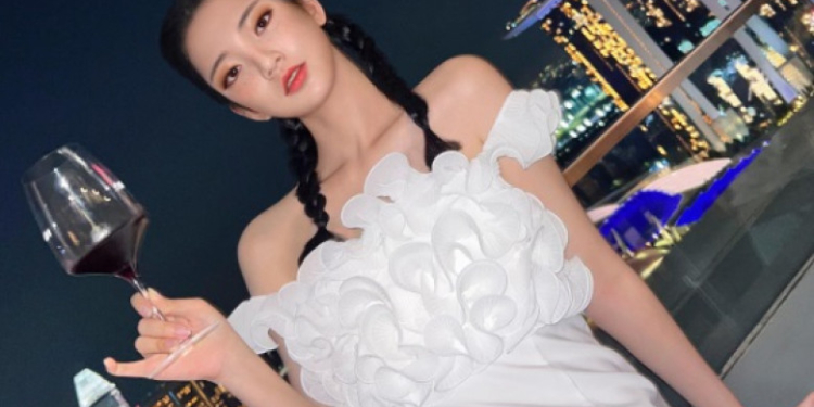 Arată ca un fotomodel, dar nu este reală. Industria influencerilor virtuali a luat cu asalt rețelele sociale