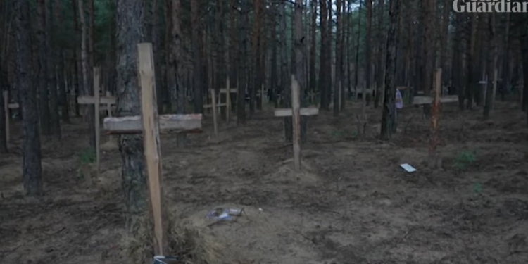 Groapă comună cu 440 de cadavre descoperită la Izium. Zelenski: Rusia lasă în urmă numai moarte, trebuie trasă la răspundere