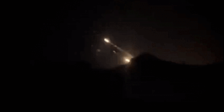 Bombardamente la granița Armenia–Azerbaidjan. Primul armistițiu a fost încălcat după câteva minute. 49 de soldați armeni au fost uciși