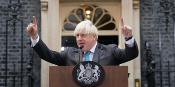 Boris Johnson a părăsit Downing Street 10. „S-a terminat, prieteni”