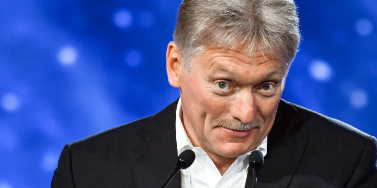 După ce fiul său a refuzat să meargă la război, Peskov spune că rușii au reacționat „isteric” la anunțul mobilizării