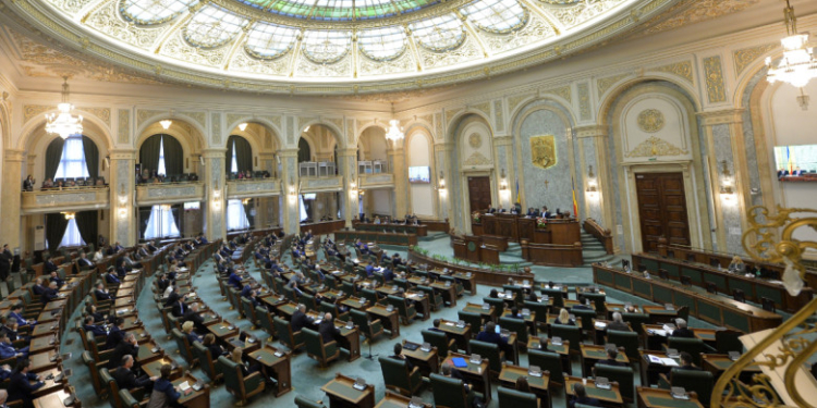 Senatul a votat majorarea salariilor demnitarilor. Boloș: „Un ministru din UE câștigă 15.000 de euro, în România 2.500”