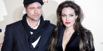 Angelina Jolie îl acuză pe Brad Pitt că „poartă un război al răzbunării împotriva ei” și îi cere 250 de milioane de dolari