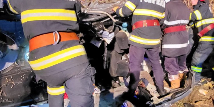 Un șofer de 19 ani a pierdut controlul volanului și și-a băgat în spital patru prieteni