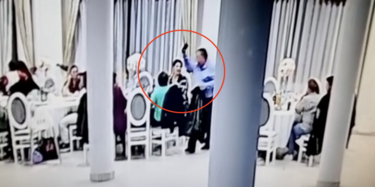 Un senator USR i-a dat cu telefonul în cap unui inspector bancar. Parlamentarul s-a autosuspendat din partid