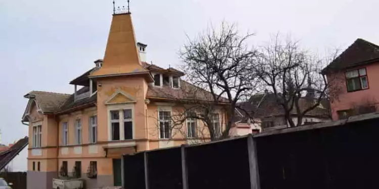 CASE CU AMINTIRI/ Mureş: Casă unicat din Cetatea Sighişoarei – mărturie despre un cunoscut entomolog european