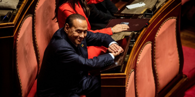 Berlusconi se revoltă. Primele fisuri apărute în coaliția Giorgiei Meloni îi încurcă planurile de formare a noului guvern