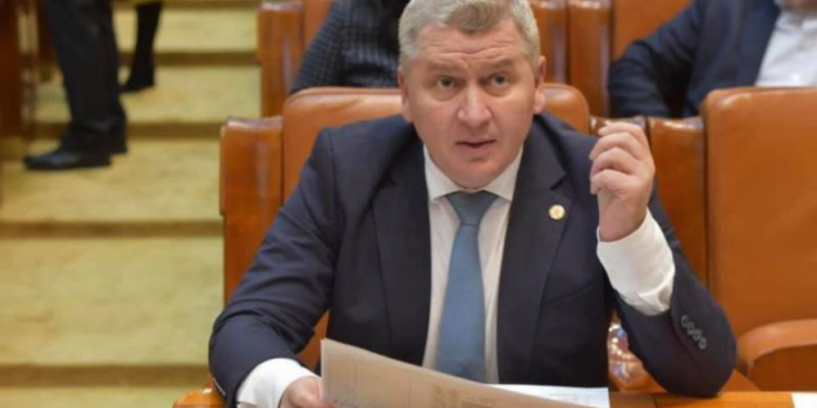 Fostul ministru Florin Roman spune că universitatea care i-a eliberat diploma de masterat infirmă acuzațiile de plagiat împotriva sa