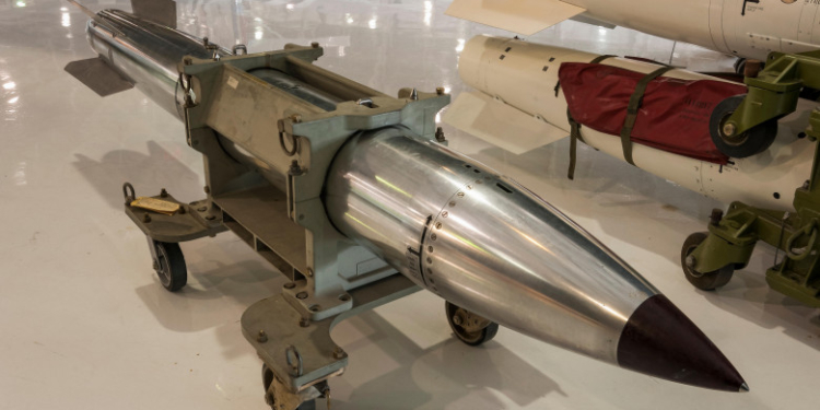 Americanii aduc în Europa, în luna decembrie, bomba gravitațională B61-12, cea mai importantă bombă nucleară din arsenalul SUA