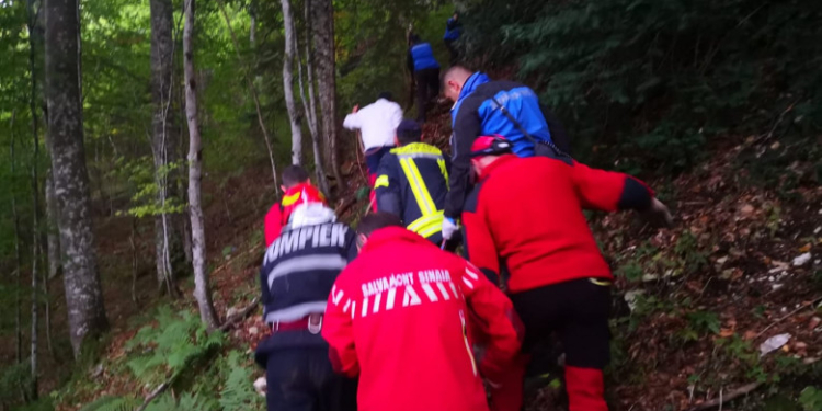 Ucrainean rătăcit în Făgăraş, coborât de pe munte după o misiune a Salvamont de peste 10 ore