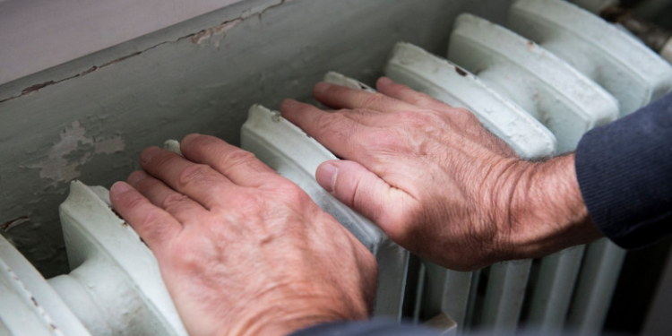 Bucureștenii vor avea căldură în case de mâine noapte, dar nu se știe câtă. Director Termoenergetica: Sistemul e sensibil