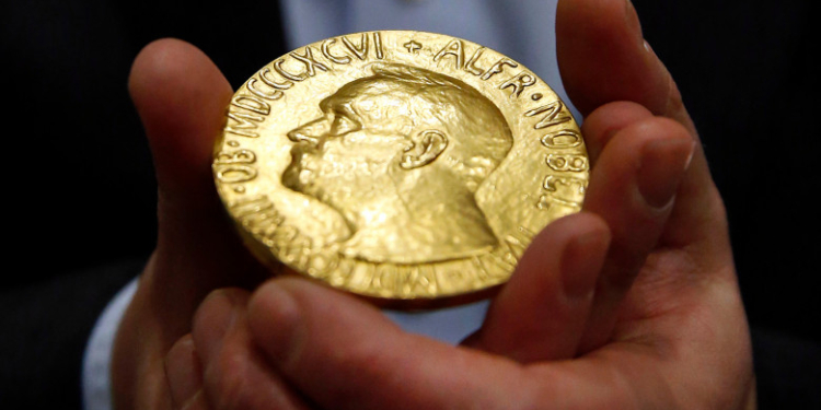 Premiul Nobel pentru chimie din 2022, câștigat de trei cercetători pentru „producerea unui instrument ingenios de creare a moleculelor”