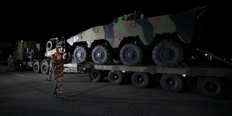 Blindatele din Franța au intrat în România