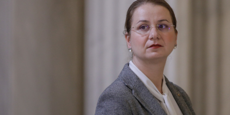 Ciucă, prima cerință pentru Ligia Deca, în ședință de guvern: Legile educației să fie aprobate până la finalul lunii octombrie