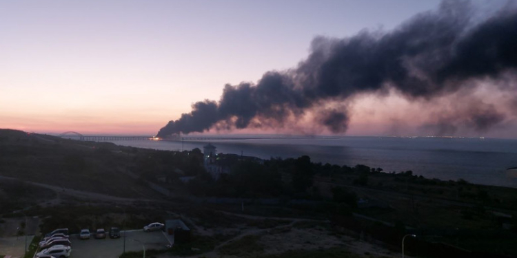 Serviciile secrete ucrainene și oficialii Kievului par să-și asume distrugerea podului Kerci. „Tot ce e ilegal trebuie distrus”