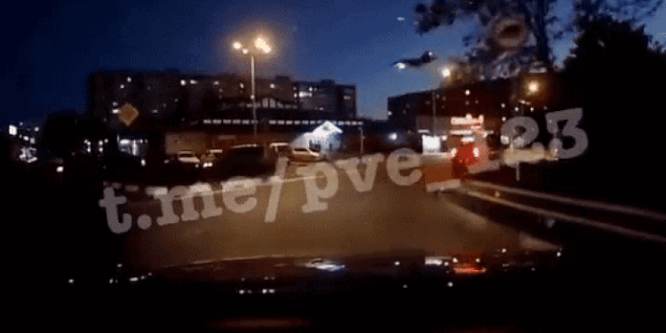 Doi pescăruși sunt vinovați pentru prăbușirea avionului rusesc de vânătoare. Noi imagini cu momentul în care cade peste un bloc