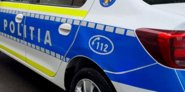 O fetiţă de nouă ani, lovită de o maşină în timp ce traversa strada
