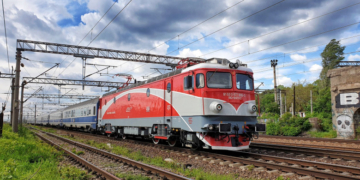 Doi bărbați au murit în Pitești după ce mașina lor a fost spulberată de tren
