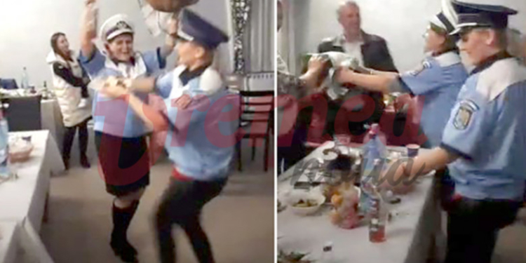 „Polițistele” care au dansat „găina” la o petrecere din Vaslui nu vor să spună de unde aveau uniformele. Ce riscă femeile