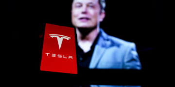 Musk, dat în judecată de un acționar Tesla pentru că și-a acordat singur salariul de 56 de miliarde de dolari