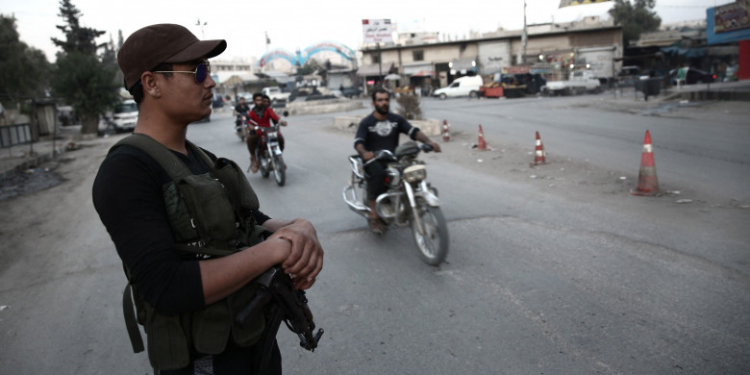 A furat un milion de dolari ca să aibă bani de nuntă. După petrecere a fost arestat