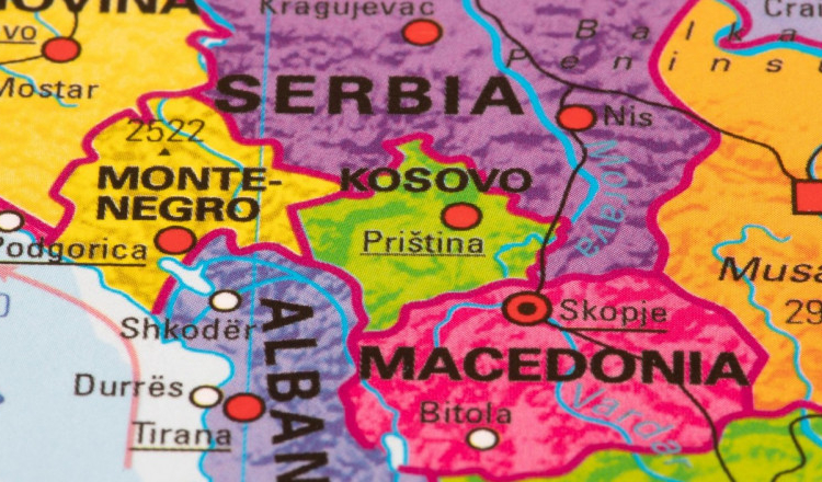 UE convoacă o reuniune de urgență cu Serbia și Kosovo din cauza tensiunilor între Belgrad şi Pristina