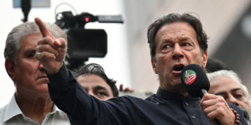 VIDEO Imran Khan, fostul premier al Pakistanului, a fost împușcat într-o aparentă „tentativă de asasinat”