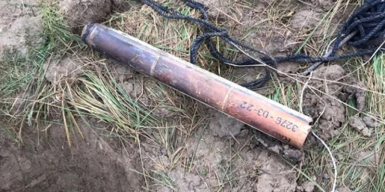 Apel la 112: rachetă antigrindină prăbușită pe un câmp din Vâlcea. Fusese lansată din comuna vecină