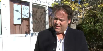 Charlie Ottley s-a întors în România ca să le ofere daruri copiilor care l-au jefuit astă vară, în Timișoara