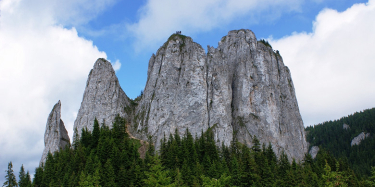 După Babe și Sfinx, un nou simbol național este revendicat în instanță: județul Harghita vrea să ia Cheile Bicazului de la Neamț