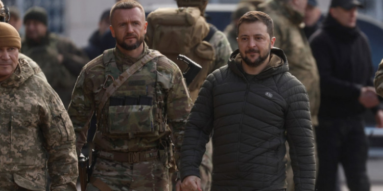 Zelenski, în Herson: „Suntem pregătiți pentru pace, pace pentru toată țara noastră”. Rușii spun că Herson este încă teritoriul lor