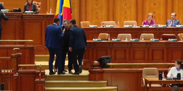Deputat AUR, aproape să sară la bătaie în Parlament în timp ce George Simion vorbea la tribună