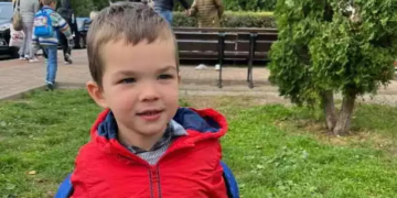Bacău: Copil de trei ani, căutat de poliţişti după ce a dispărut de lângă bunicul său