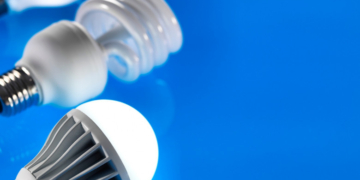 UE trimite în Ucraina 30 de milioane de becuri LED. Ursula von der Leyen: Pentru economisirea energiei prețioase