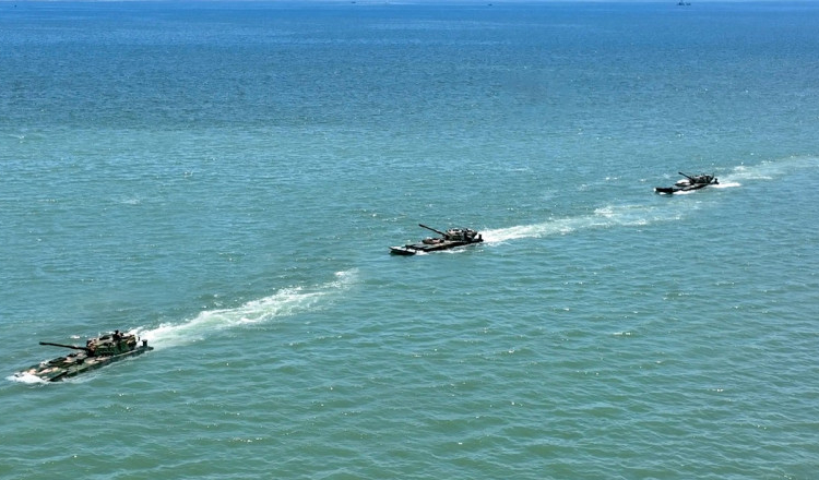 Rusia și China strîng relațiile. Militarii ruși se antrenează împreună cu cei din marina chineză