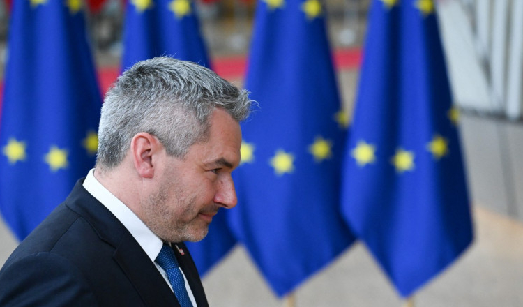 Cancelarul Austriei, asaltat de români pe pagina de Facebook: ”Ai reușit să devii cea mai dezgustătoare persoană pentru poporul român”