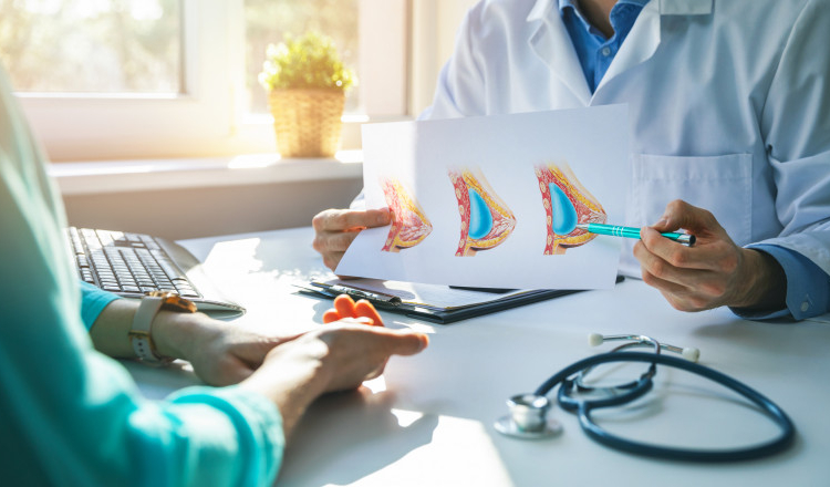 Un chirurg estetician își viola pacientele după ce le seda cu gaz ilariant, antidepresive și tequila