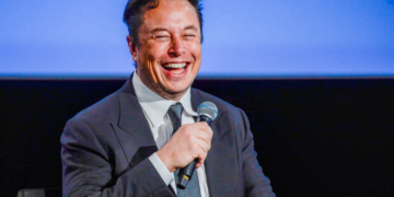 Reacția lui Elon Musk după ce 10 milioane de utilizatori de pe Twitter au votat pentru ca el sa plece de la conducerea companiei