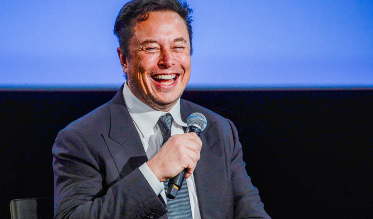 Reacția lui Elon Musk după ce 10 milioane de utilizatori de pe Twitter au votat pentru ca el sa plece de la conducerea companiei