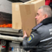 Un român a încercat să intre în țară cu țigări de contrabandă de 2 milioane € ascunse între portocale
