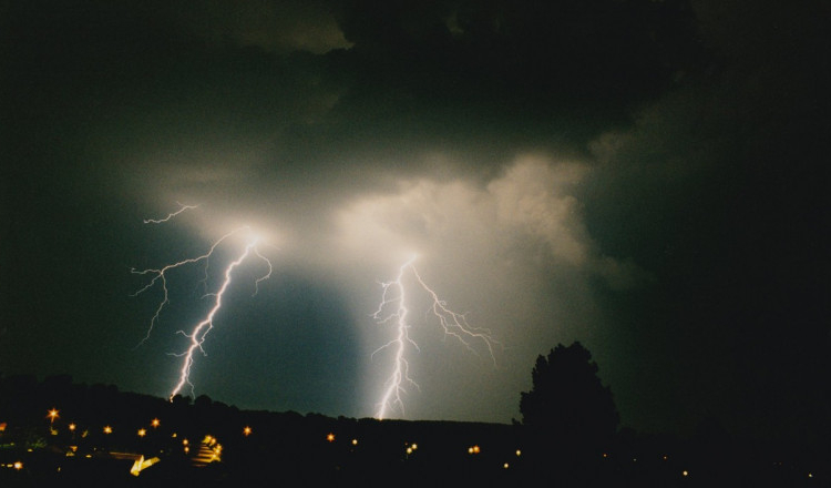 Fulgerele au devenit de 111 ori mai dese în India și au ucis peste 900 de oameni în 2022