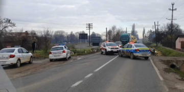 Șofer prins după o cursă nebună pe șosele. Polițiștii au blocat drumul cu autospecialele în urma unui apel la 112