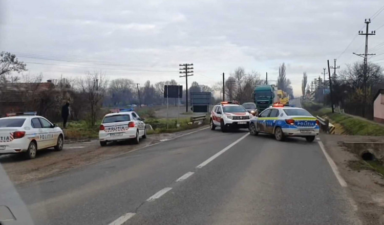 Șofer prins după o cursă nebună pe șosele. Polițiștii au blocat drumul cu autospecialele în urma unui apel la 112